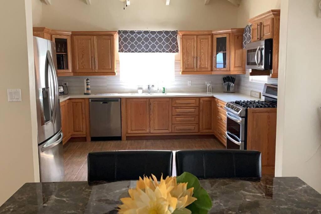 The Pearl - Spacious Air Conditioned 3Bd, 2Bth Villa With Gorgeous Views Old Road Екстер'єр фото