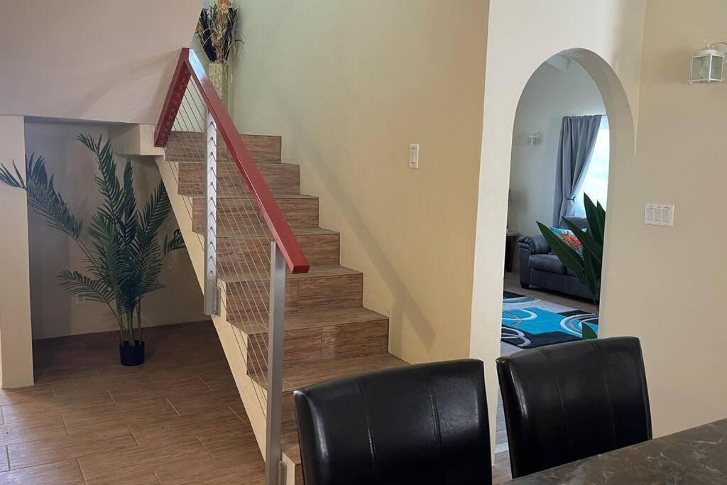 The Pearl - Spacious Air Conditioned 3Bd, 2Bth Villa With Gorgeous Views Old Road Екстер'єр фото